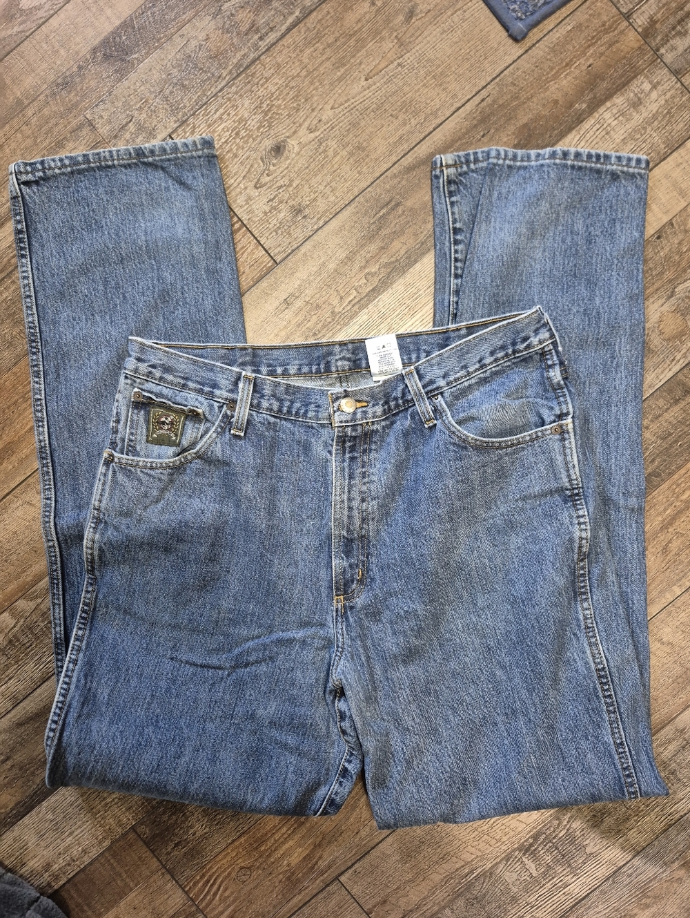 Cinch Men's Straight Jeans in Light Blue Wash - Picture 4 of 5